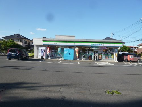 【コンビニエンスストア】ファミリーマート　越谷宮本町店まで915ｍ