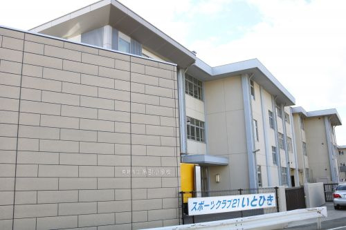 【小学校】糸引小学校まで1047ｍ