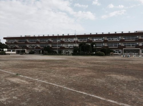 【小学校】深谷市立　岡部小学校まで1001ｍ