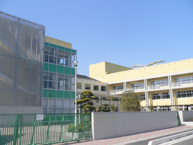 【小学校】越谷市立城ノ上小学校まで878ｍ