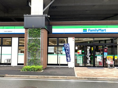 【コンビニエンスストア】ファミリーマート　石神井公園駅西店まで488ｍ
