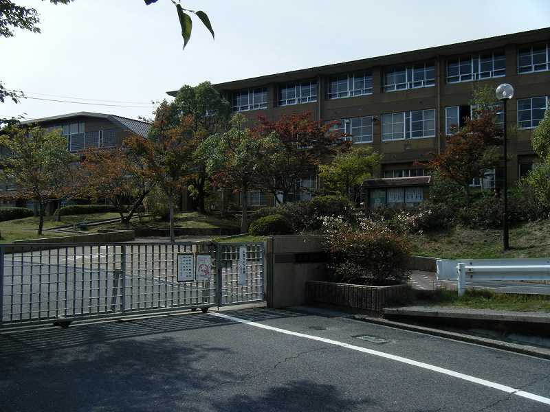 【中学校】大野東中学校まで1601ｍ