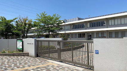 【小学校】多摩市立多摩第二小学校まで284ｍ