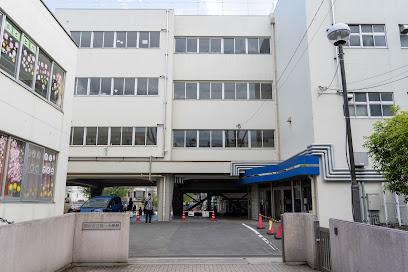 【小学校】調布市立第一小学校まで740ｍ