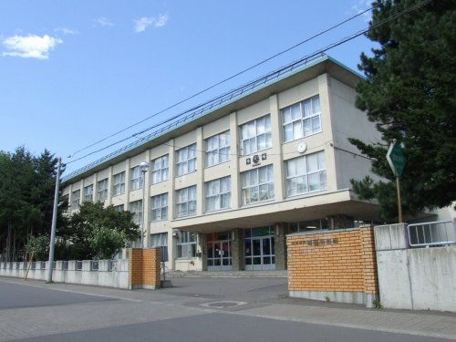 【中学校】札幌市立啓明中学校まで585ｍ