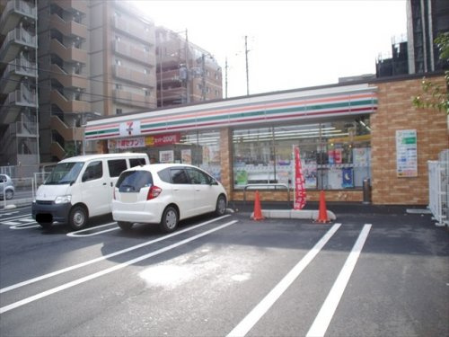【コンビニエンスストア】セブン-イレブン入間豊岡東店まで934ｍ