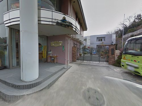 【幼稚園】　育美幼稚園まで294ｍ