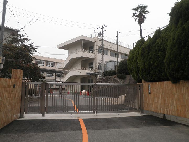 【小学校】伴小学校まで3153ｍ