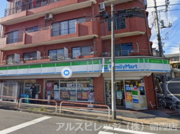 【コンビニエンスストア】ファミリーマート　板橋四葉店まで389ｍ