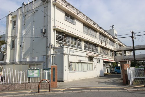 【小学校】和泉市立国府小学校まで730ｍ