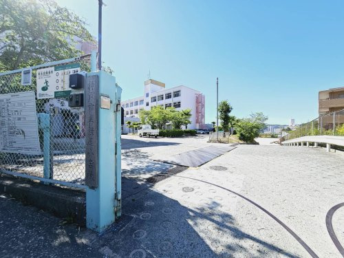 【小学校】横尾小学校まで541ｍ