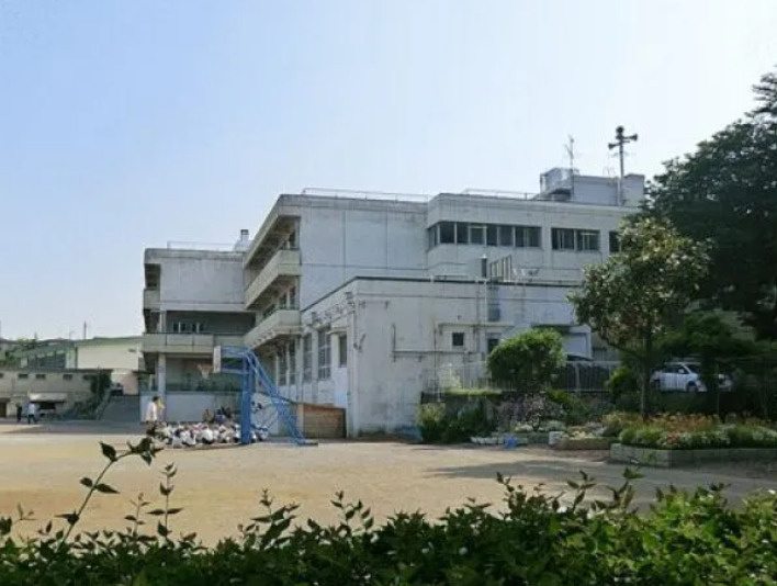 【小学校】町田市立南つくし野小学校まで492ｍ