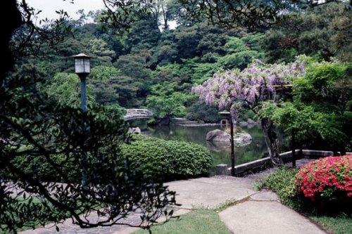 【公園】綱町三井倶楽部庭園まで328ｍ