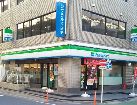 【コンビニエンスストア】ファミリーマート　市川駅西店まで267ｍ