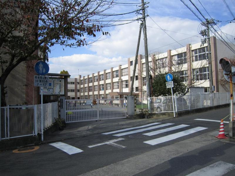 【小学校】高良内小学校まで453ｍ