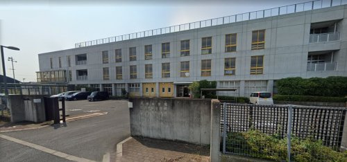 【小学校】吉川市立吉川小学校まで976ｍ