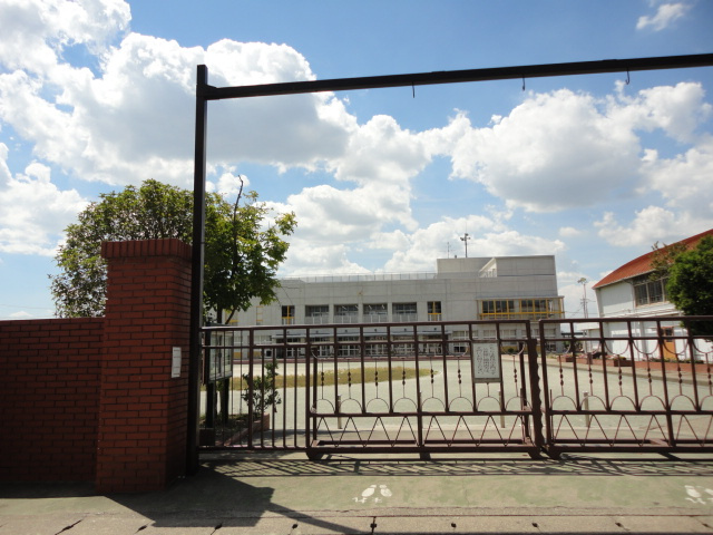 【小学校】吉川小学校まで350ｍ