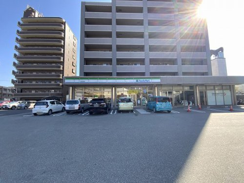 【コンビニエンスストア】ファミリーマート　広島大町東店まで1010ｍ