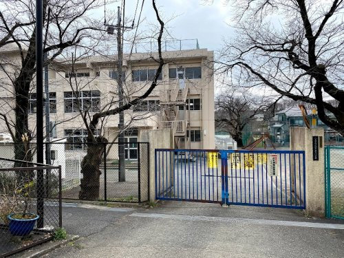 【小学校】由井第三小学校まで547ｍ