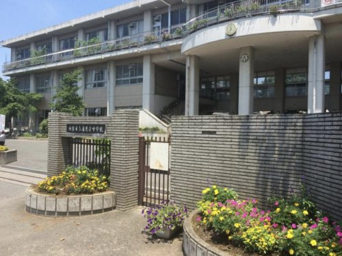 【中学校】鴻巣市立赤見台中学校まで942ｍ