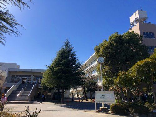 【小学校】春日部市立上沖小学校まで600ｍ