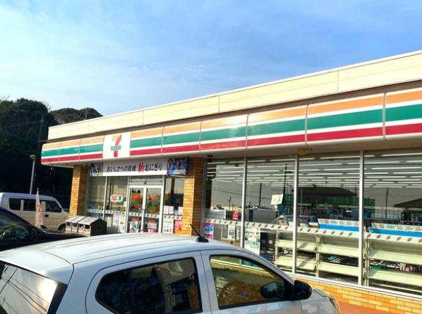 【コンビニエンスストア】セブンイレブン　鹿嶋浜津賀店まで818ｍ