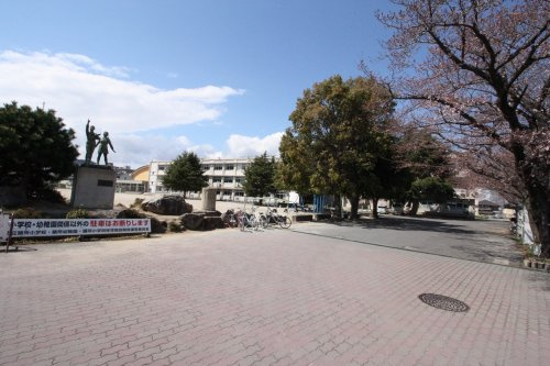 【小学校】大津市立膳所小学校まで750ｍ