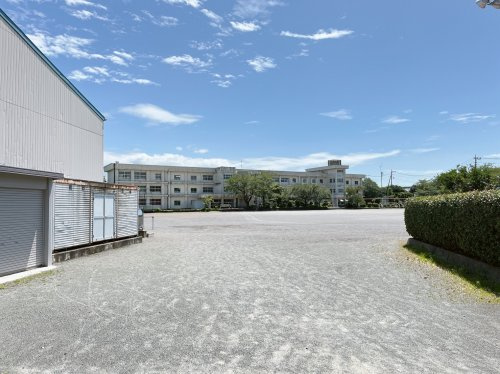 【中学校】裾野市立富岡中学校まで800ｍ