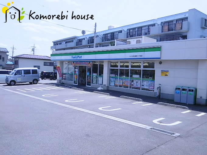 【コンビニエンスストア】ファミリーマート　さいたま日進町二丁目店まで434ｍ