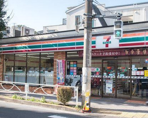 【コンビニエンスストア】セブン-イレブン　上目黒5丁目店まで384ｍ