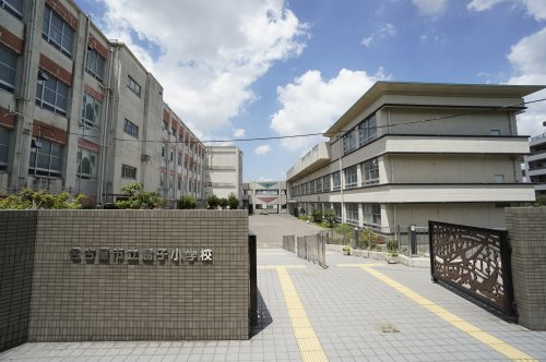 【小学校】名古屋市立鳴子小学校まで278ｍ