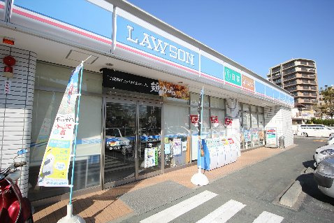 【コンビニエンスストア】ローソン　足立六月一丁目店まで509ｍ