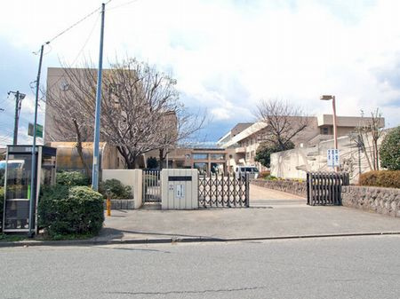 【中学校】厚木市立　藤塚中学校まで652ｍ