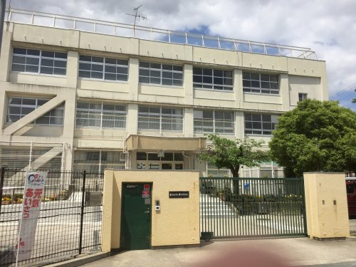 【中学校】東大阪市立弥刀中学校まで662ｍ