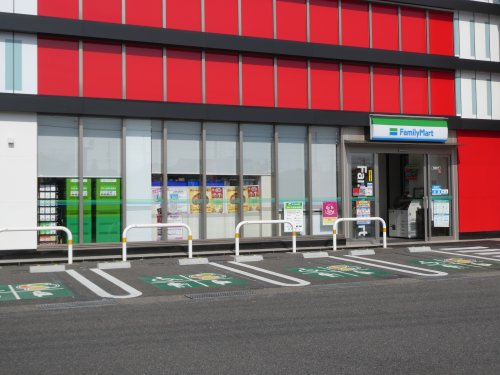 【コンビニエンスストア】ファミリーマート　ZENT刈谷/S店まで371ｍ