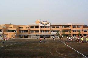 【小学校】稲城市立平尾小学校まで700ｍ