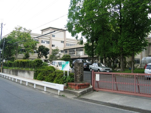 【中学校】日吉中学校まで906ｍ