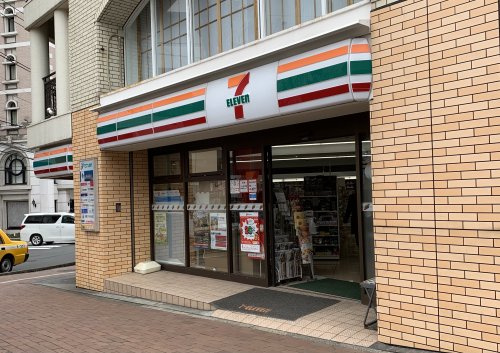 【コンビニエンスストア】セブンイレブン　横浜中華街朱雀門店まで239ｍ