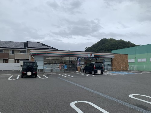 【コンビニエンスストア】セブンイレブン　貴志川町長山まで622ｍ