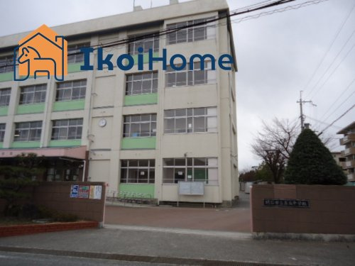 【中学校】高丘中学校まで1208ｍ