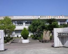 【中学校】広畑中学校まで854ｍ
