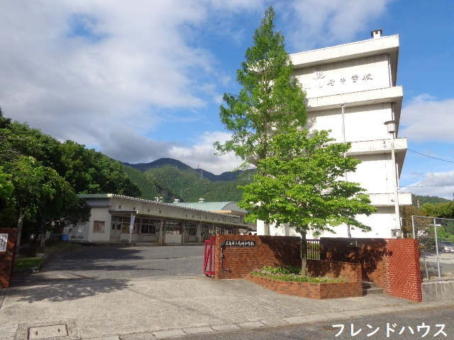 【中学校】亀崎中学校まで711ｍ