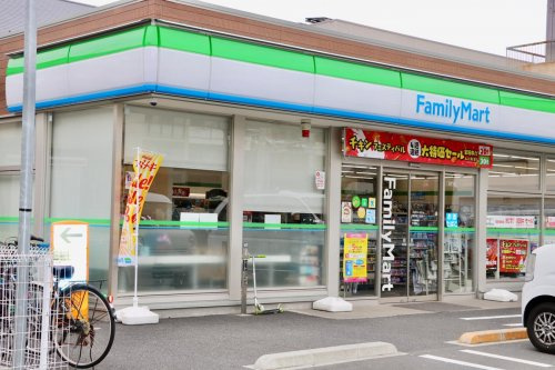 【コンビニエンスストア】ファミリーマート　青戸四丁目店まで309ｍ