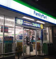 【コンビニエンスストア】ファミリーマート　旭二丁目店まで214ｍ