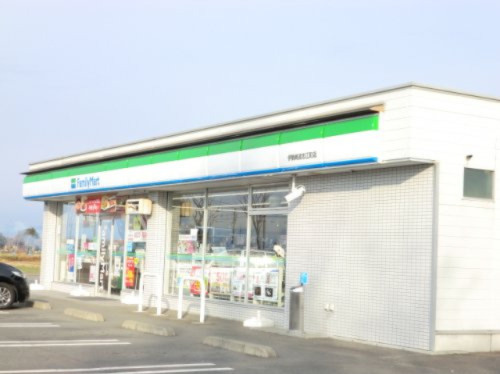 【コンビニエンスストア】ファミリーマート　伊勢崎波志江町店まで415ｍ