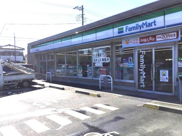 【コンビニエンスストア】ファミリーマート　横浜上飯田団地店まで1389ｍ