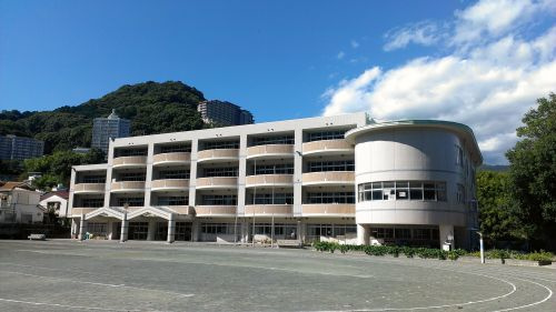 【小学校】熱海市立第二小学校まで613ｍ