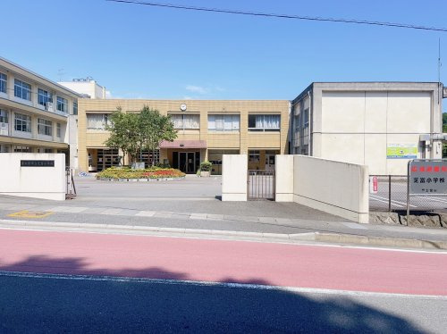 【小学校】富士宮市立芝富小学校まで1521ｍ