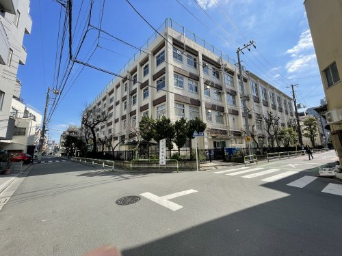 【小学校】荒川区立第六日暮里小学校まで368ｍ