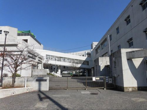 【小学校】横浜市立　釜利谷南小学校まで550ｍ